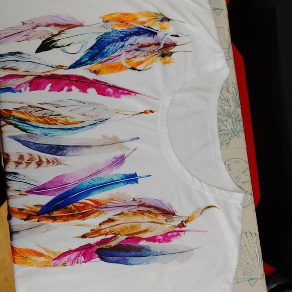 Colorful Feather Shirt - Picture 4 of 4